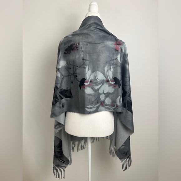 100% Cashmere Gray Pink Floral Butterfly Soft Warm Versatile Scarf Wrap 26 X 72 - Picture 5 of 11